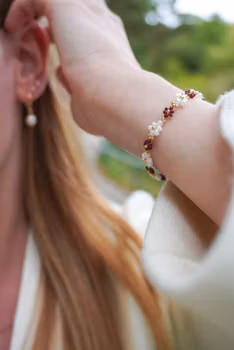 Flower bracelet - burgundy