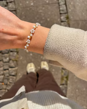 Swirl bracelet - white
