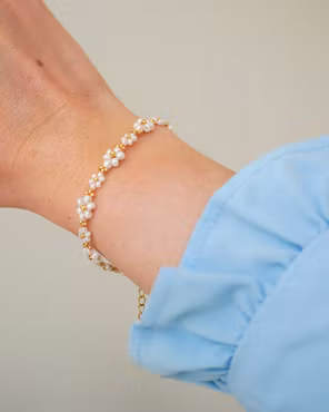 Floral bracelet - white