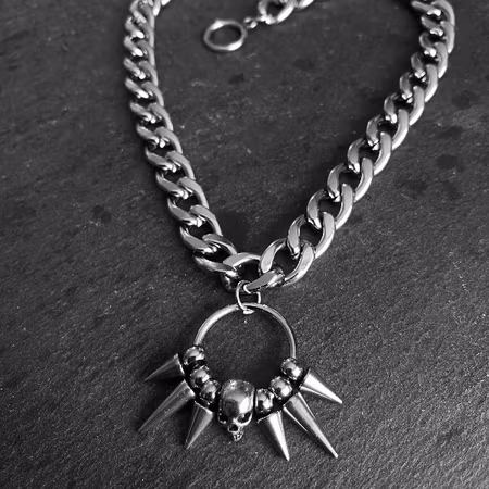 Blackout – Dödskalle Halsband med Spikes | Grov Cuban Chain Rostfritt Stål
