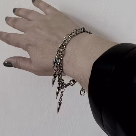 Spikefall Cuff – Spikearmband med 7 spikes | Rostfritt Stål