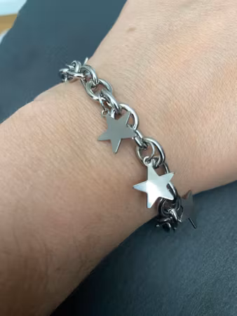Star Cuff - Armband i rostfritt stål med stjärnberlocker