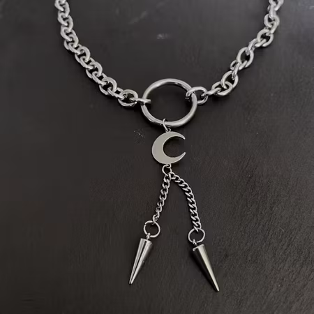 Spike Moon Necklace - O-Ring Halsband med Måne & Spikes i Rostfritt Stål