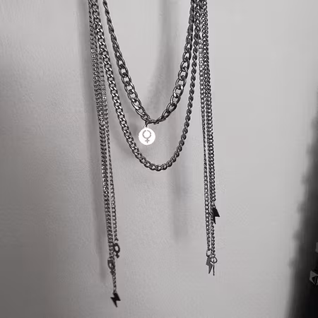Girl Power Necklace - Flerradigt Halsband i Rostfritt Stål
