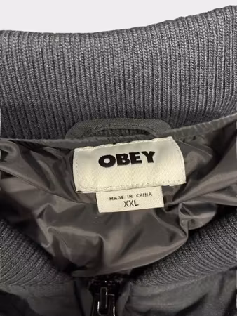 Obey jacka strl XXL – svart/vit