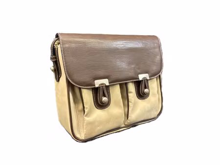 Axelväska beige/brun med flera fack – B-sortering