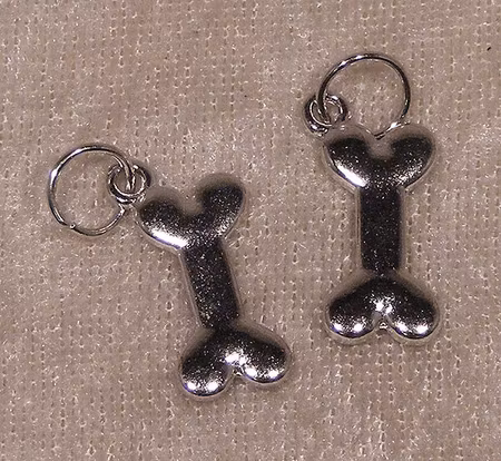 Berlock, hundben, antiksilver