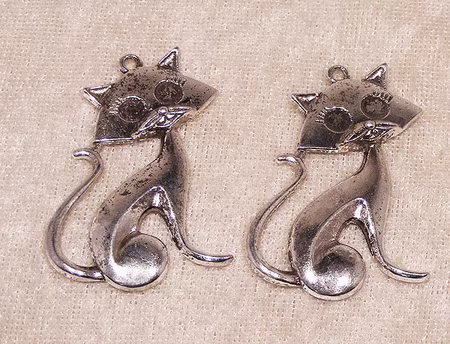 Kattberlock, antiksilver