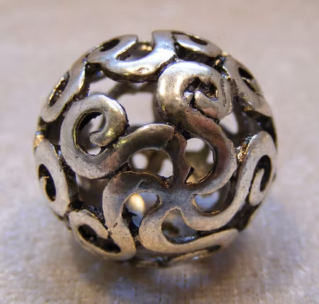 Mellandel/Hänge, stor genombruten boll, antiksilver
