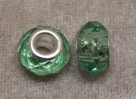 Fac. transparent ljusgrön glasrondell m stort silverfärgat hål