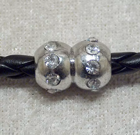 Fäste/Magnetlås, Rund med strass, Antiksilver, för 4,5-5 mm remm