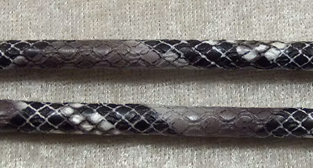 Konstläderrem, ormskinnsmönstrad, 6 mm, svart/grå/vit