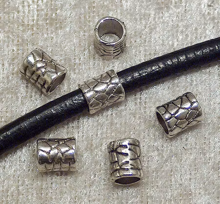 Mellandel m stort hål, cylinder m mönster, antiksilver