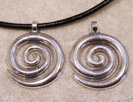 Berlock/hänge, snurra, antiksilver