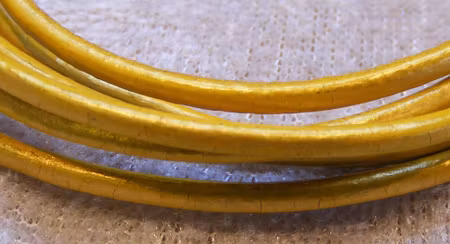 Läderrem, guldgul, 2 mm