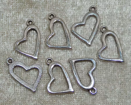 Berlock, skevt hjärta, antiksilver