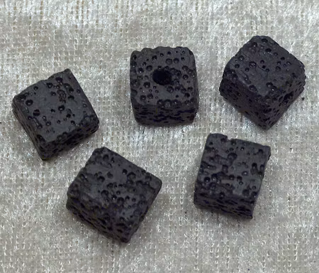 Kub, lava, ca 10-11 mm
