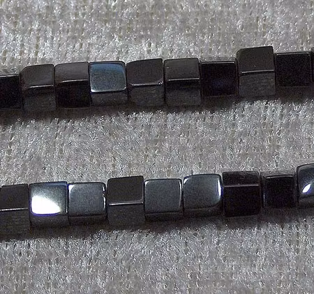 Hematit kub, 4x4x4 mm