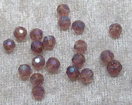 Facetterad rund kristallpärla, Ljus ametist AB, 4 mm