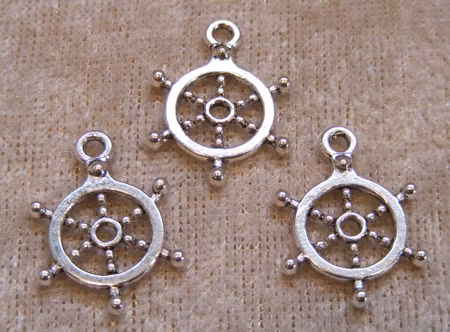 Berlock, båtratt, antiksilver