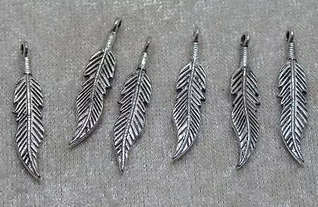 Berlock, indianfjäder, antiksilver