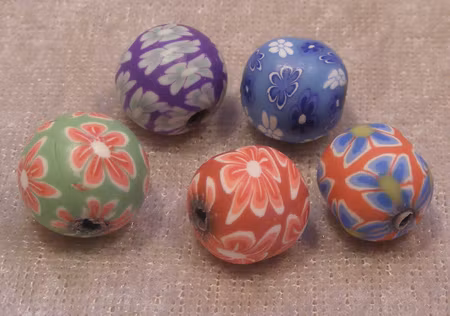 Polymer/clay, handgjord, rund ca 11-12 mm, färgmix