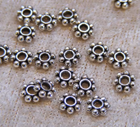 Mellandel, "Daisy", 6 mm, antiksilver