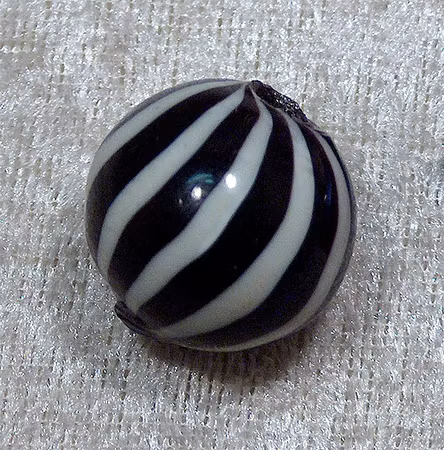 Lampwork, Rund, Svartvit randig