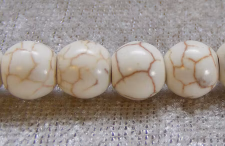 Syntetisk turkos, rund, offwhite, 8 mm