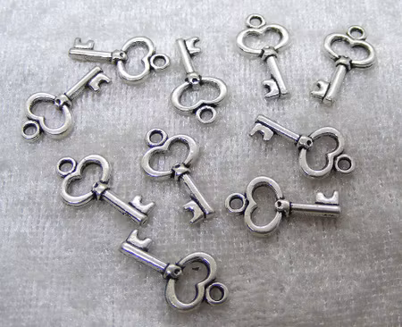 Nyckel, hjärtnyckel, berlock, antiksilver