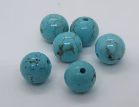 Rund, syntetisk turkos/howlit, 6 mm