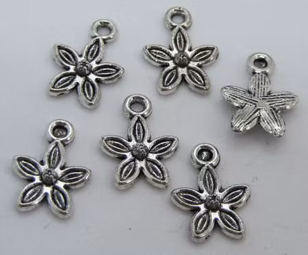 Berlock, blomma, antiksilver