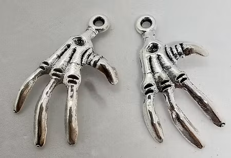 Berlock, Monsterhand, antiksilver