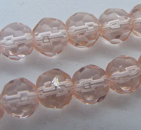 Facetterad rund glaspärla, Ljust laxrosa, 6 mm