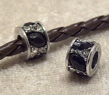 Mellandel m strass, antiksilver, cylinder m stort hål