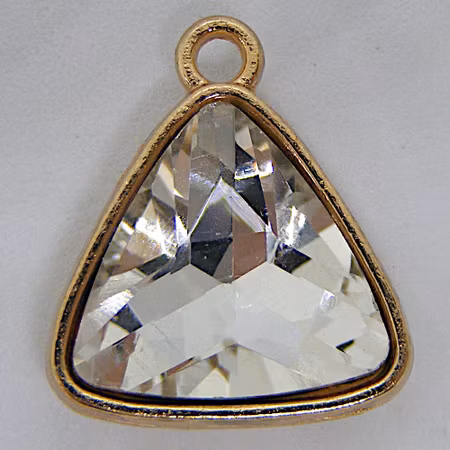 Triangulär berlock med transparent strass