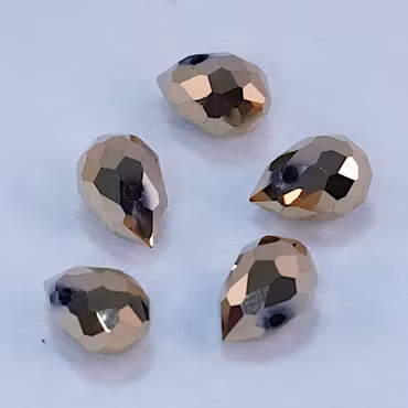 Facetterad droppe, elektropläterad i guld, 11,6x8 mm
