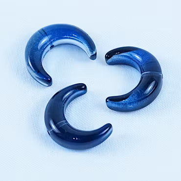 Månskära, lampwork, midnattsblå