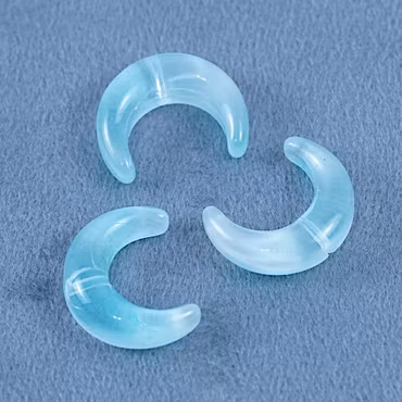 Månskära, lampwork, ljust himmelsblå