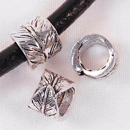 Mellandel m stort hål, blad, antiksilver