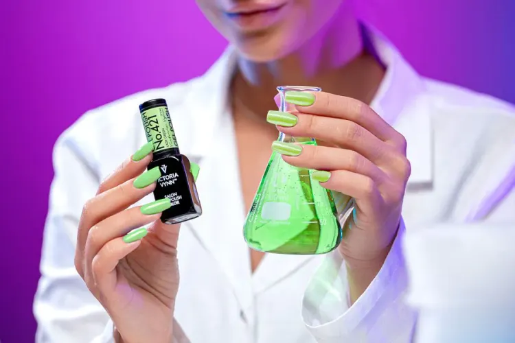 GEL POLISH COLOR – No. 421 Lady Green